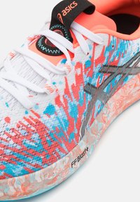 ASICS NOOSA TRI 16 - Tenisice za cestovno trčanje - white/sunrise red