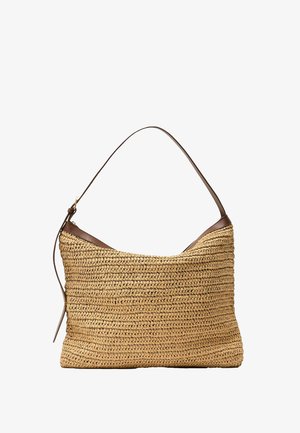 Geflochtene Strohtasche mit braunen Lederbesätzen und verstellbarem Schulterriemen, rechteckige Form und strukturiertes Muster.