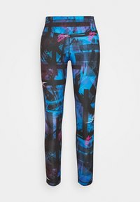 Höga träningsleggings med blå och svarta abstrakta mönster och små rosa Reebok-logotyper på en enkel vit bakgrund.