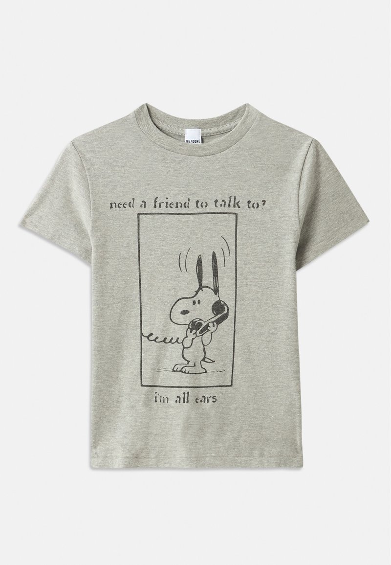 Grijze katoenen T-shirt met een cartoonhond die een telefoon vasthoudt, met de tekst: "wel een vriend nodig om mee te praten? Ik ben all ears."