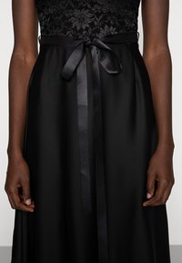 Swing Robe de soirée - black