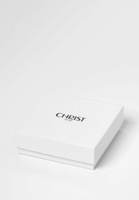 Hvid rektangulær gaveæske med en glat overflade, der har teksten "CHRIST siden 1863" i sort, centreret på toppen.