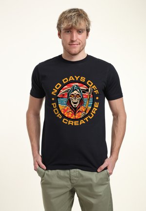 POP CREATURE NO DAYS OFF - Camiseta estampada - navy blue