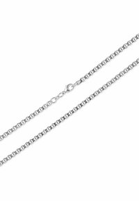 Collana in argento con maglie ovali, dotata di chiusura a moschettone. Texture liscia e finitura lucida, progettata per durabilità e stile.