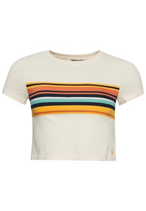 Camiseta corta de algodón color crema con un patrón de rayas horizontales multicolores en rojo, amarillo, verde azulado y azul marino. Mangas cortas y cuello redondo.