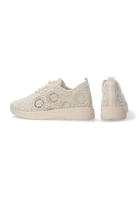Schnürschuhe aus Spitze in Creme mit einem strukturierten, offen gewebten Obermaterial. Sie haben eine gepolsterte Sohle und eine Ziehlasche an der Ferse für einfaches An- und Ausziehen.