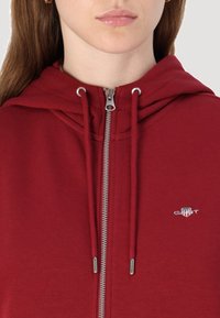 GANT SHIELD ZIP - Sweatjakke - plumped red