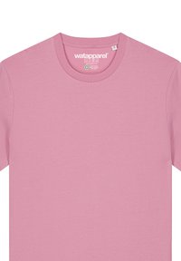 Korte mouwen, ronde hals T-shirt in zacht roze katoen. Label zichtbaar aan de binnenkant van de hals, maat "M." Eenvoudig ontwerp zonder patronen of accenten.