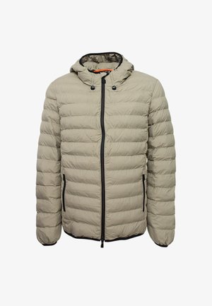 Giacca puffer beige con cappuccio, caratterizzata da un design trapuntato, zip nera e tasche laterali. Texture liscia con polsi e orlo elasticizzati.