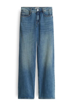 Jean large en denim bleu avec une finition délavée, équipé d'une fermeture à boutons devant, de passants de ceinture et de poches classiques. Texture douce et coupe droite.