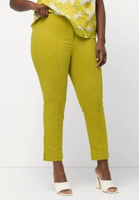 Ulla Popken CIGARETTE PINTUCK ELASTIC WAISTBAND - Kalhoty - pistachio