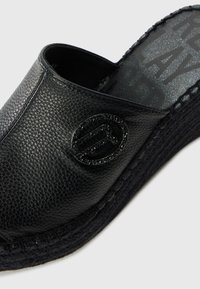 Thumbnail Image 6