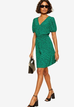 PUFF SLEEVE RUCHED WAIST V NECK REGULAR FIT - Freizeitkleid - green