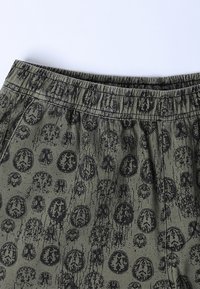 Former Nadrágok - sage