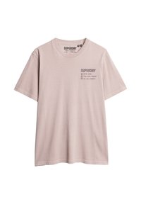 Lyserød bomulds T-shirt med rund halsudskæring, korte ærmer og trykt logo i grå på øverste venstre side.