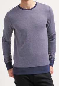 Felpa a maniche lunghe in tessuto blu scuro mélange, con colli e polsini in un tonalità di blu navy a contrasto. Texture morbida e vestibilità rilassata.