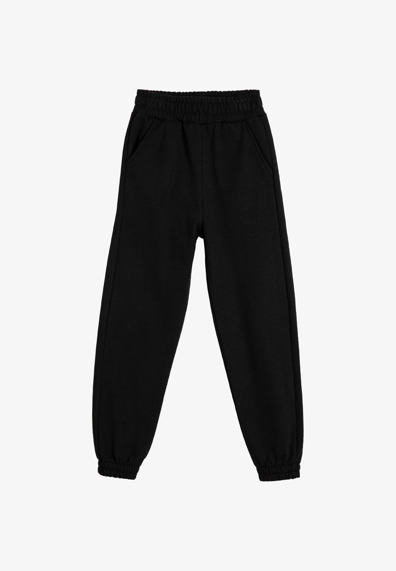 Pantalones jogger de forro polar negros con cintura elástica, bolsillos laterales y puños elásticos en los tobillos, extendidos sobre un fondo blanco.