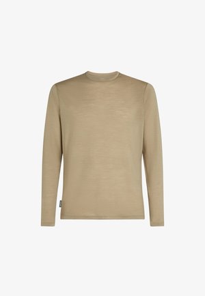 Langärmliges beiges Hemd aus weichem Stoff, mit Rundhalsausschnitt und einem Etikett an der unteren Seite. Glatte Textur mit minimalistischem Design.