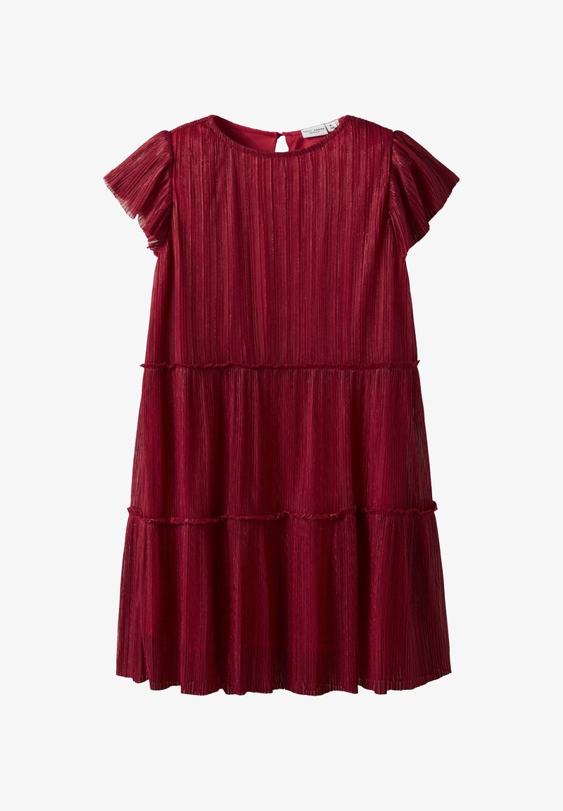 Rotes, plissiertes Kleid mit kurzen, gerüschten Ärmeln und gestuftem Design. Rückseite mit kleinem Schlüssellochausschnitt. Weicher, strukturierter Stoff.