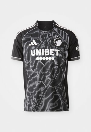 Sort fodboldtrøje lavet af polyester med et grafisk mønster, der har hvide accenter, rund hals og sponsorlogoer.