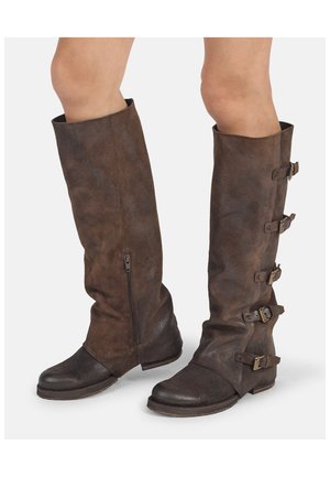 - Kowbojki i obuwie motocyklowe