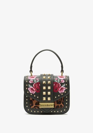 Borsa in pelle nera con ricamo floreale, borchie dorate e una base con stampa leopardata. Dispone di un manico superiore e una chiusura a scatto.