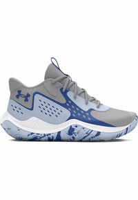 Pilkas ir mėlynas sportinis sneakeris su tinkliniu viršumi, perforuotu šoniniu paneliu, baltu viduriu, raštuotu mėlynu padu ir Under Armour logotipu šalia kulno.