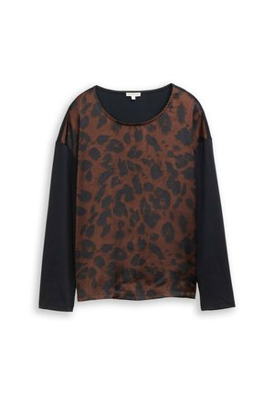 Top met lange mouwen met zwarte mouwen en een bruin voorpaneel met een zwart luipaardprintpatroon en een ronde halslijn.