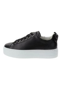 Schwarze Ledersneaker mit abgerundeter Zehenpartie, sechs Ösen, weißer Plattformsohle und einer kleinen Lasche hinten für ein einfaches An- und Ausziehen.