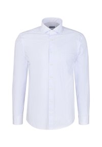 Chemise habillée pour homme à manches longues avec rayures verticales bleu clair et blanches, boutonnée à l'avant, poche poitrine et col classique.