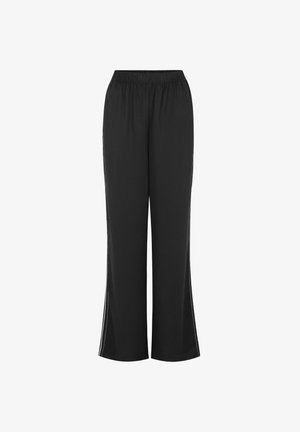 Melnas, vieglas bikses ar elastīgu jostu, platiem galiem un sānu šķēlumiem. Sānos baltas dekoratīvās šuves.