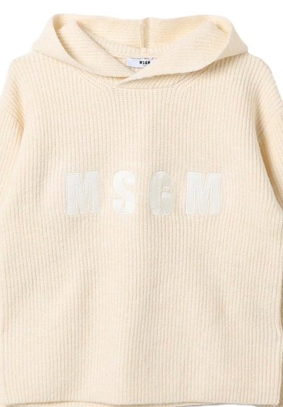 Felpa con cappuccio a coste crema con logo frontale in lettere bianche lucide. Design con cappuccio, vestibilità rilassata e tessuto testurizzato.