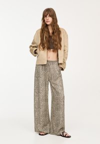 PULL&BEAR Hlače - brown