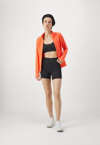 DKNY BIKE SHORT - Tajice - black