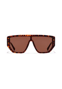 Ochelari de soare cu mozaic de țestoasă, având un design chunky și geometric. Lentilele cu nuanță căprui și brățările groase evidențiază o estetică îndrăzneață.