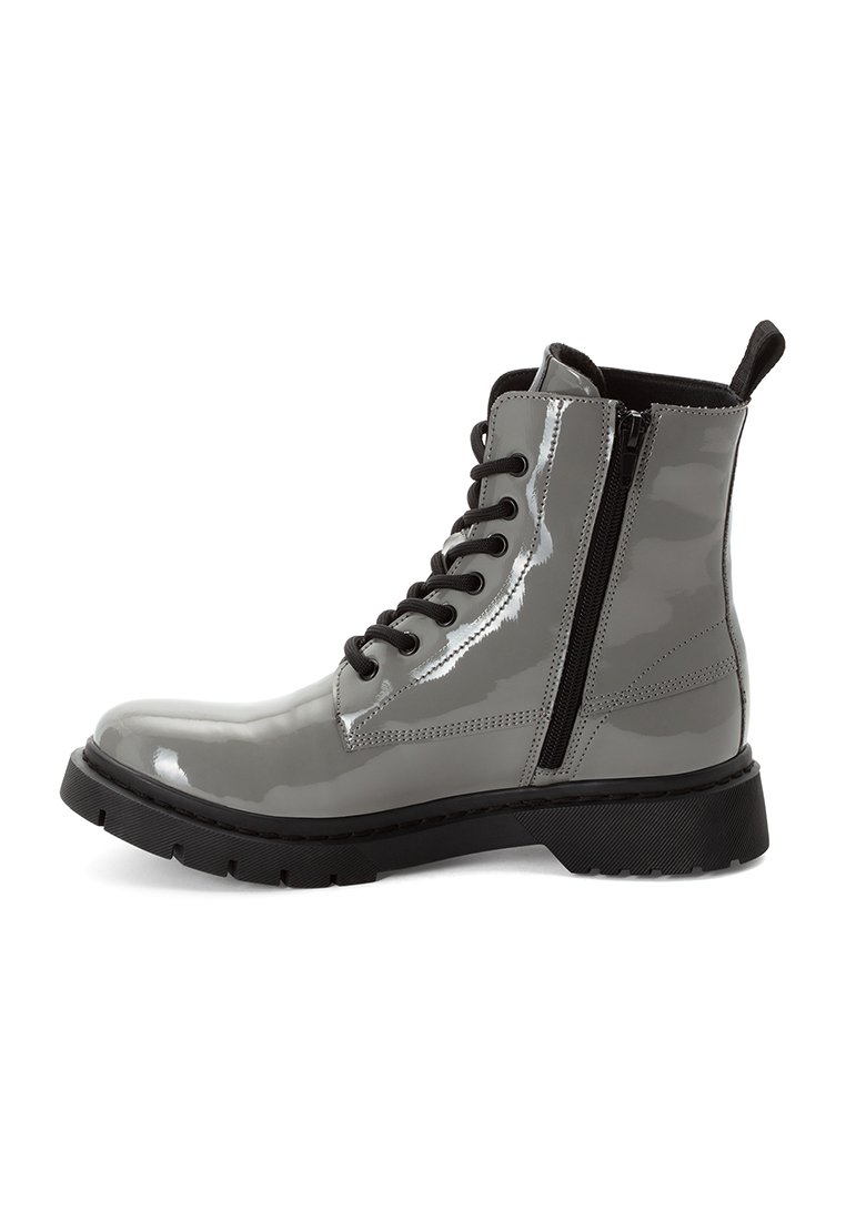 Botines con cordones