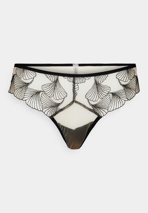 Czarny koronkowy string z przezroczystą wstawką w liściasty wzór, czarnym elastycznym pasem oraz delikatnym, cielistym podkładem.