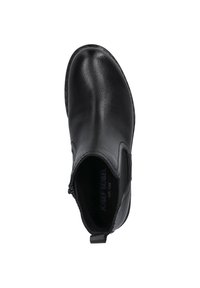 Czarny skórzany botek za kostkę z zaokrąglonym czubkiem, bocznymi elastycznymi wstawkami i pętelką przy pięcie. Gładka struktura z minimalnymi detalami szycia.