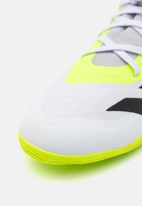 adidas Performance PREDATOR - Zaalvoetbalschoenen - footwear white/core black/lucid lemon