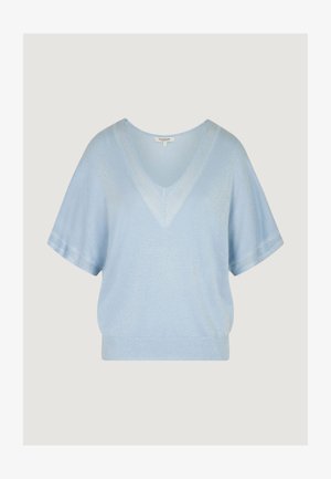 Maglia a maniche corte azzurro chiaro con scollo a V e ampi polsini, caratterizzata da un orlo a coste e un dettaglio sottile di trama su scollo e maniche.