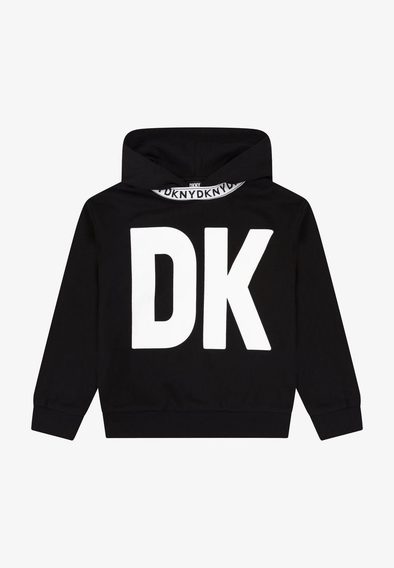 Sweat à capuche noir avec un grand lettrage blanc "DK" sur le devant et le texte répété "DKNY" à l'intérieur de la capuche.