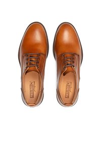 Chaussures en cuir marron à lacets avec une finition lisse, bout rond et coutures contrastées. Comprend des semelles intérieures de marque et des œillets en métal.
