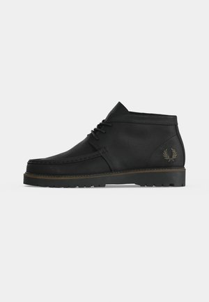 Fred Perry, KENNEY MID - Боти с връзки до глезена - black