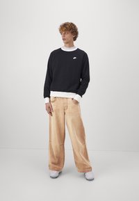 Nike Sportswear CLUB RAGLAN CREW - Sweatshirt - black/midnight navy/white