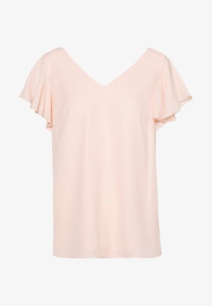 Lichtroze blouse met v-hals, korte gerimpelde mouwen, zachte textuur en losse pasvorm. Eenvoudig ontwerp zonder extra patronen of accenten.