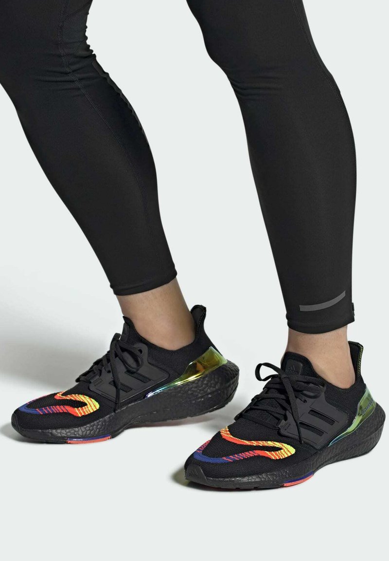 adidas Performance ULTRABOOST - Chaussures de running sur route - black