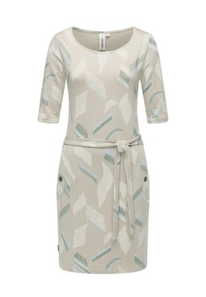 Robe beige confortable avec des manches trois-quarts, motifs abstraits multicolores, ceinture amovible, et poches latérales avec détails en bouton.