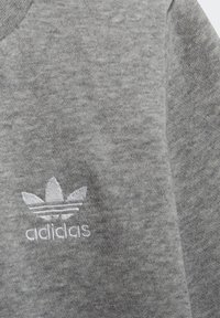 adidas Originals CREW SET - Trenirka - medium grey heather