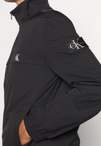 Calvin Klein Jeans Lehká bunda - black
