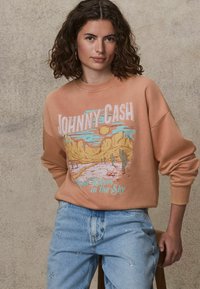Next LICENCE JOHNNY CASH OFFICIAL GRAPHIC WASHED SLOGAN  - Mikina - pink coral
